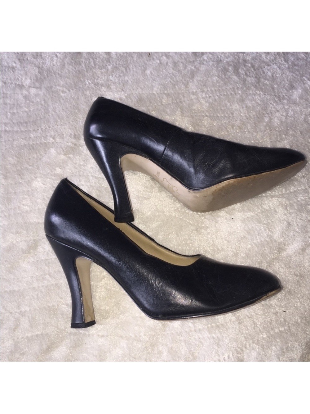 VINTAGE 80’s JASMINE LEATHER PUMPS 7 1/2 B